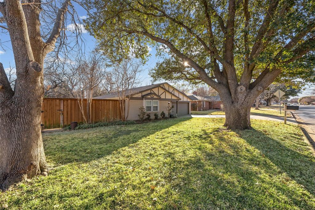 919 Mockingbird Drive Grapevine, TX 76051 - Photo 3 of 40