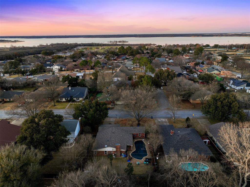 919 Mockingbird Drive Grapevine, TX 76051 - Photo 6 of 40