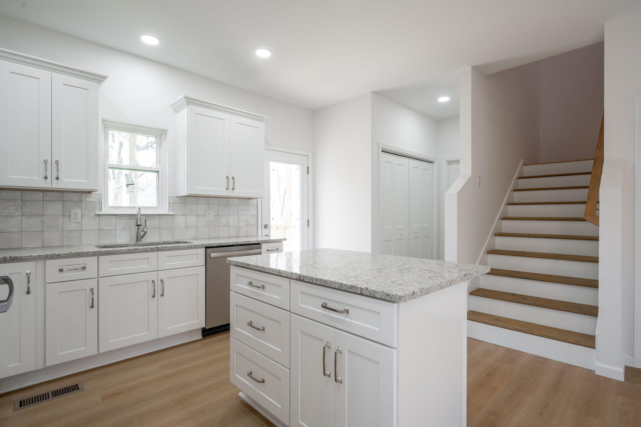 3022 Addison Road Chattanooga, TN 37406 - Photo 5 of 14 16-web-or-mls-DSC_2061