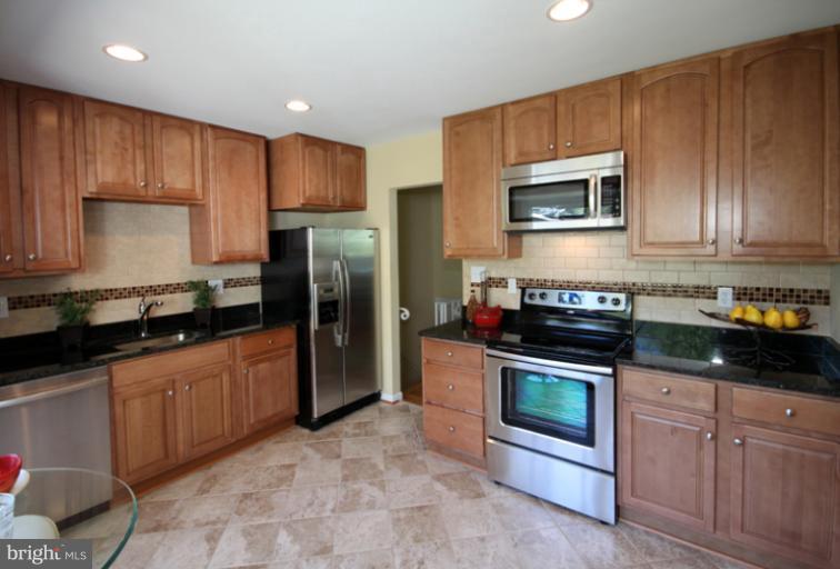 7016 Roundtree Road Falls Church, VA 22042 - Photo 2 of 26 Kitchen