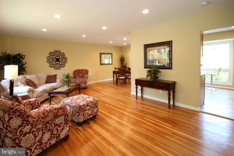 7016 Roundtree Road Falls Church, VA 22042 - Photo 15 of 26 Living Room