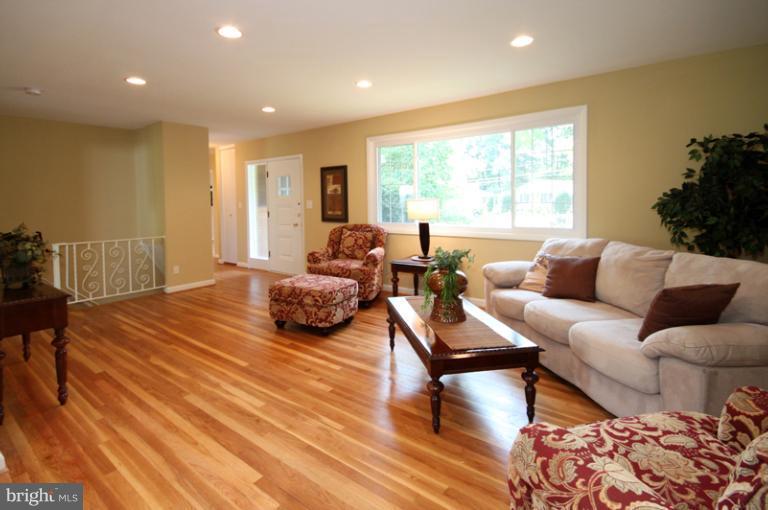 7016 Roundtree Road Falls Church, VA 22042 - Photo 16 of 26 Living Room