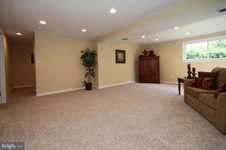 7016 Roundtree Road Falls Church, VA 22042 - Photo 3 of 26 Family Room
