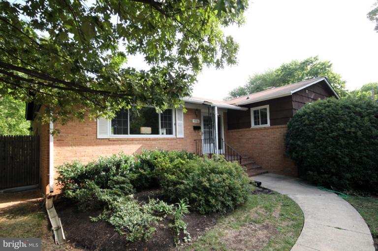 7016 Roundtree Road Falls Church, VA 22042 - Photo 26 of 26 Exterior (Front)