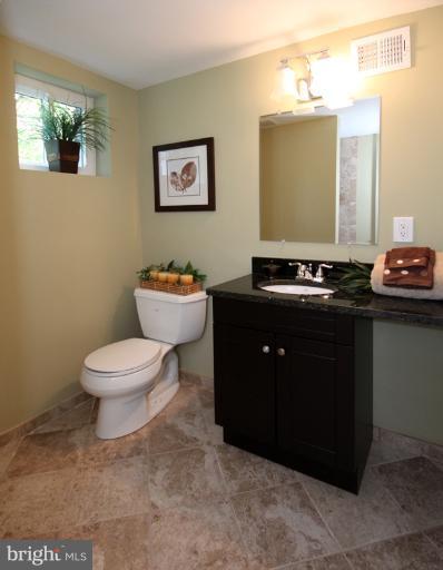 7016 Roundtree Road Falls Church, VA 22042 - Photo 4 of 26 Bath