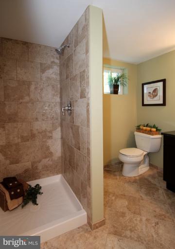 7016 Roundtree Road Falls Church, VA 22042 - Photo 8 of 26 Bath