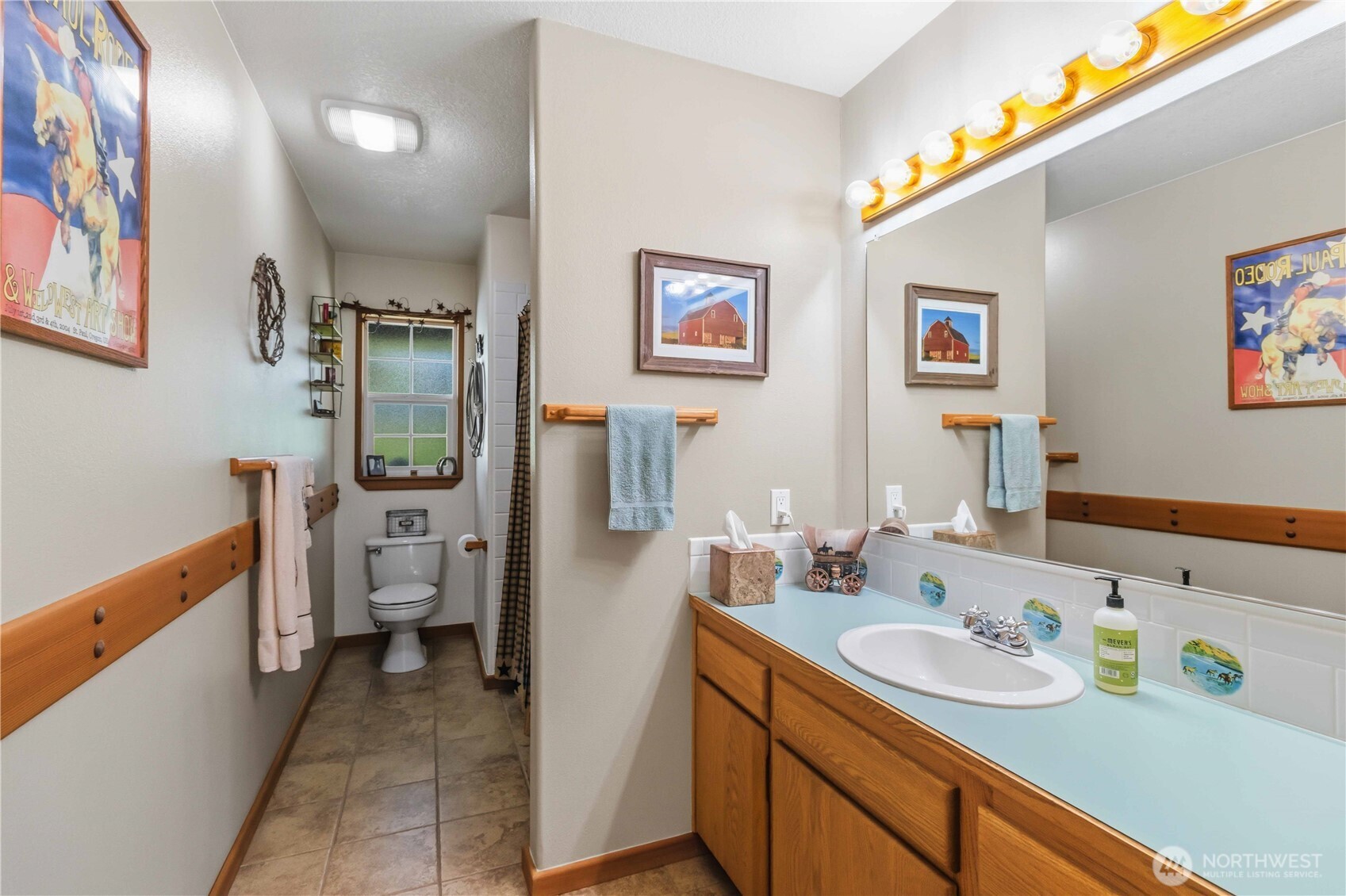 359 Frank Smith Road Toutle, WA 98649 - Photo 19 of 40 a spacious bathroom with a sink and a mirror