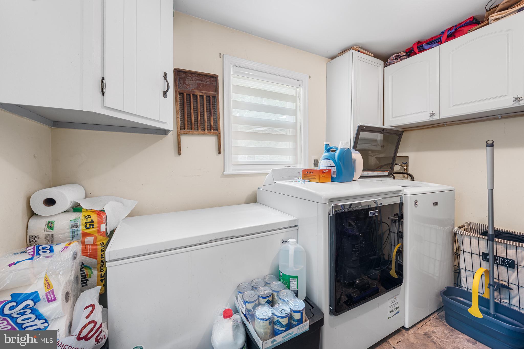 405 East Millstream Road Cream Ridge, NJ 08514 - Photo 24 of 37 a utility room with sink dryer and washer