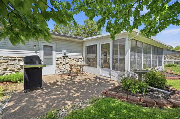 $149,900 | 431 Indiana Avenue, Parker City, IN 47368