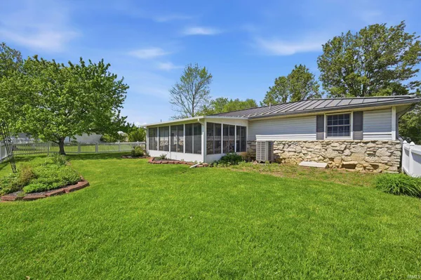 $149,900 | 431 Indiana Avenue, Parker City, IN 47368