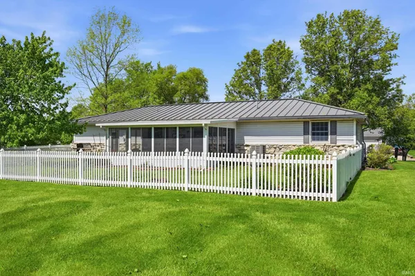 $149,900 | 431 Indiana Avenue, Parker City, IN 47368