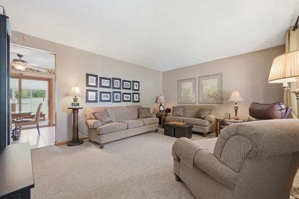 $149,900 | 431 Indiana Avenue, Parker City, IN 47368