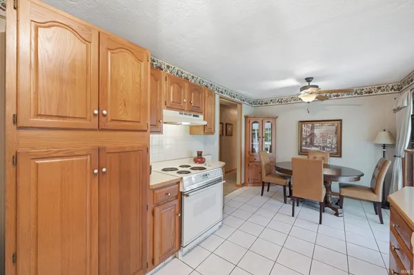 $149,900 | 431 Indiana Avenue, Parker City, IN 47368