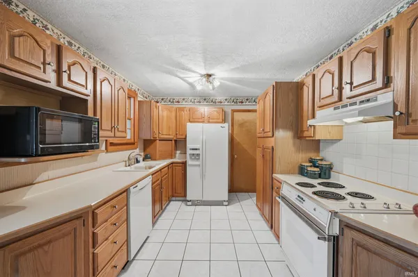 $149,900 | 431 Indiana Avenue, Parker City, IN 47368
