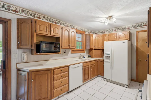 $149,900 | 431 Indiana Avenue, Parker City, IN 47368
