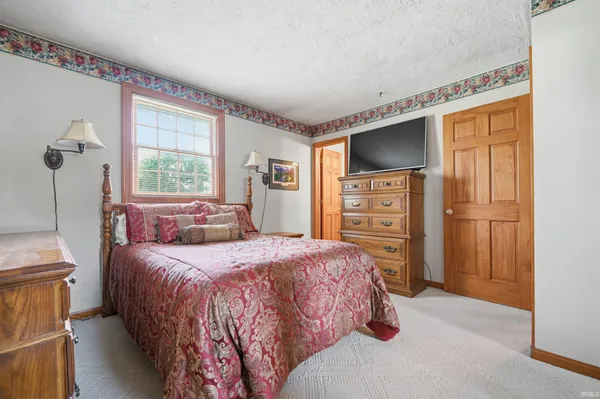 $149,900 | 431 Indiana Avenue, Parker City, IN 47368