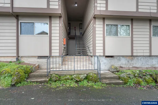 $240,000 | 401 Madrona Avenue South, Unit 3, Salem, OR 97302