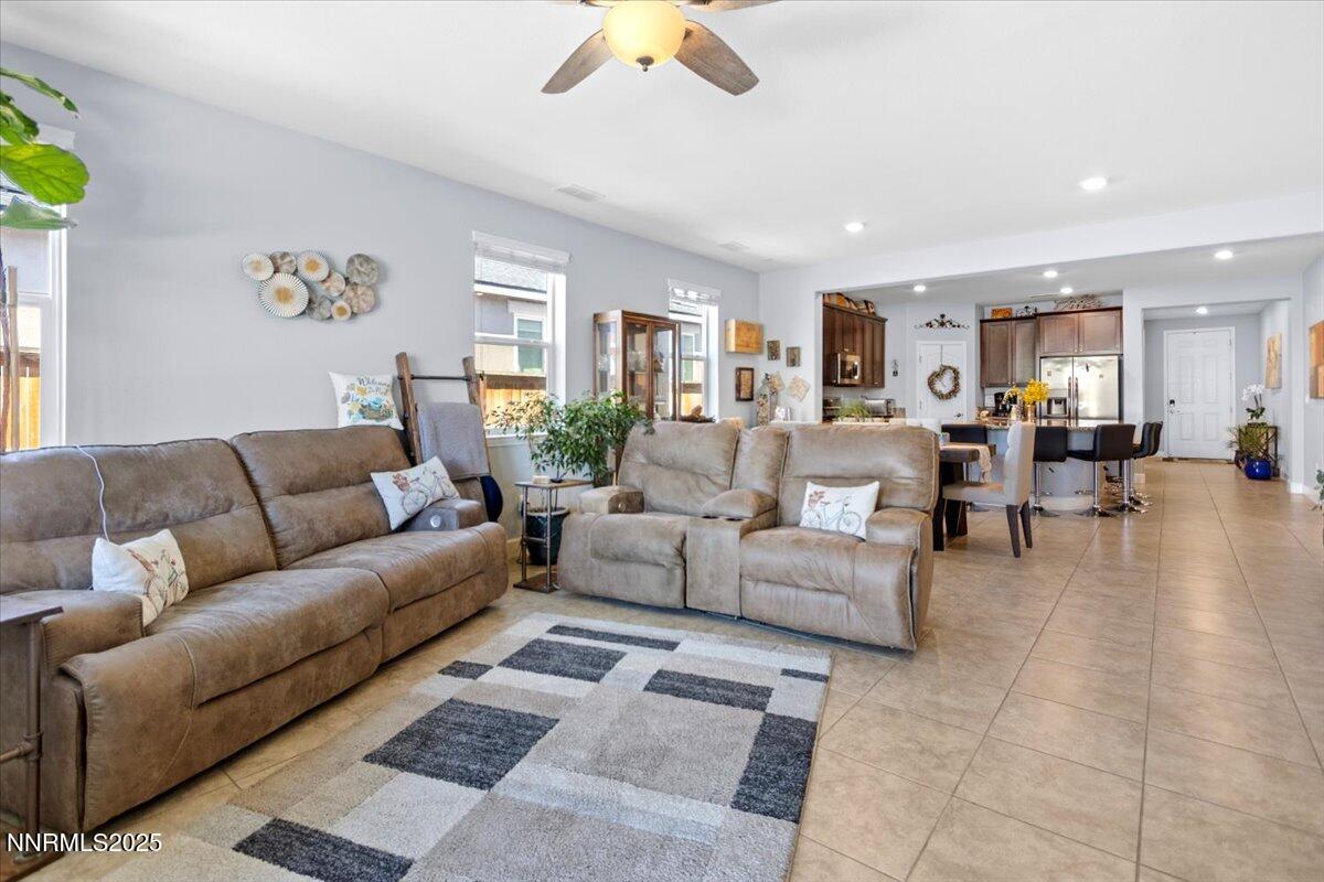 7324 Continuum Drive Reno, NV 89506 - Photo 13 of 47 31-Living