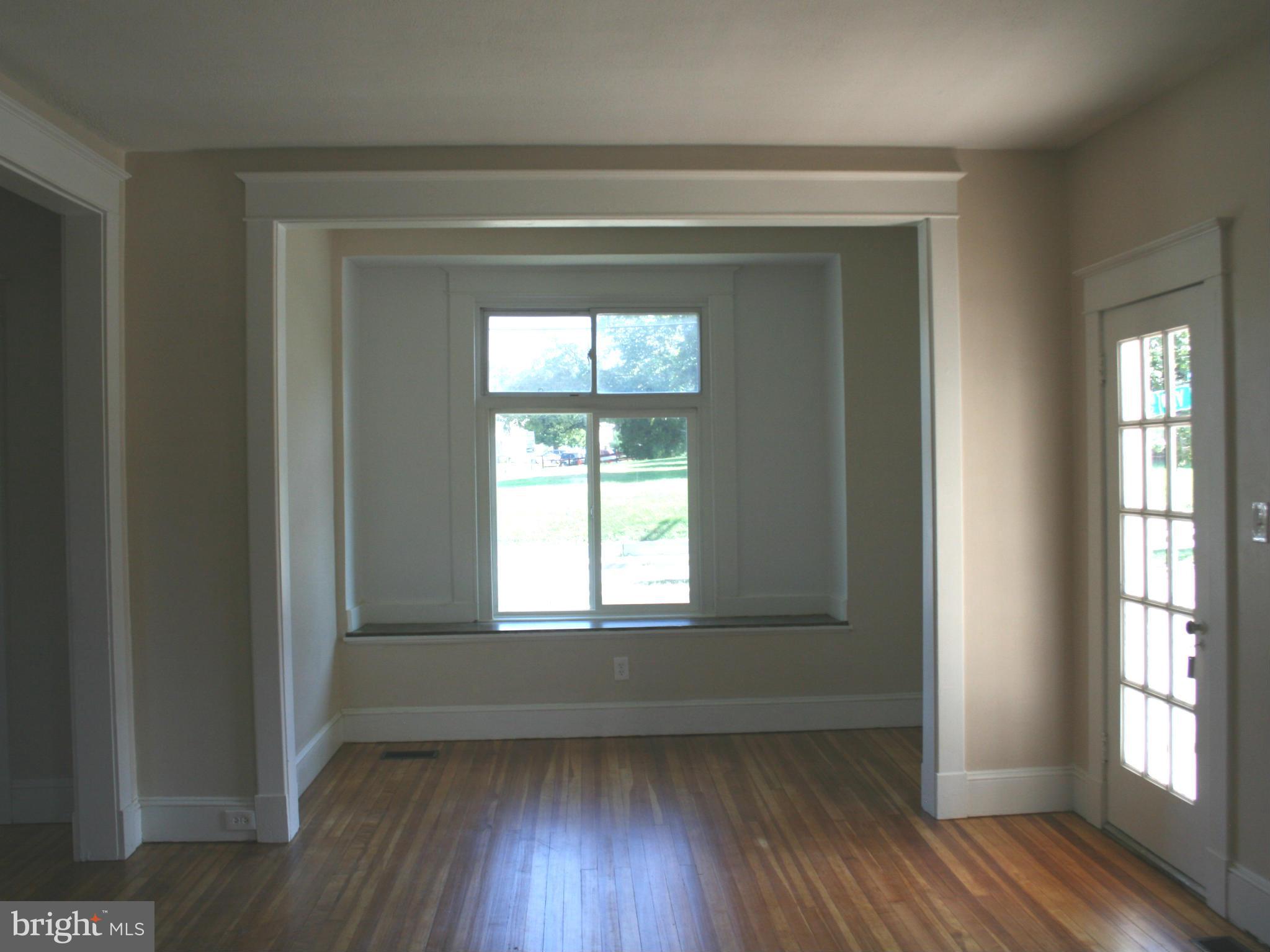 4108 Ritchie Highway Baltimore, MD 21225 - Photo 11 of 28 Living Room