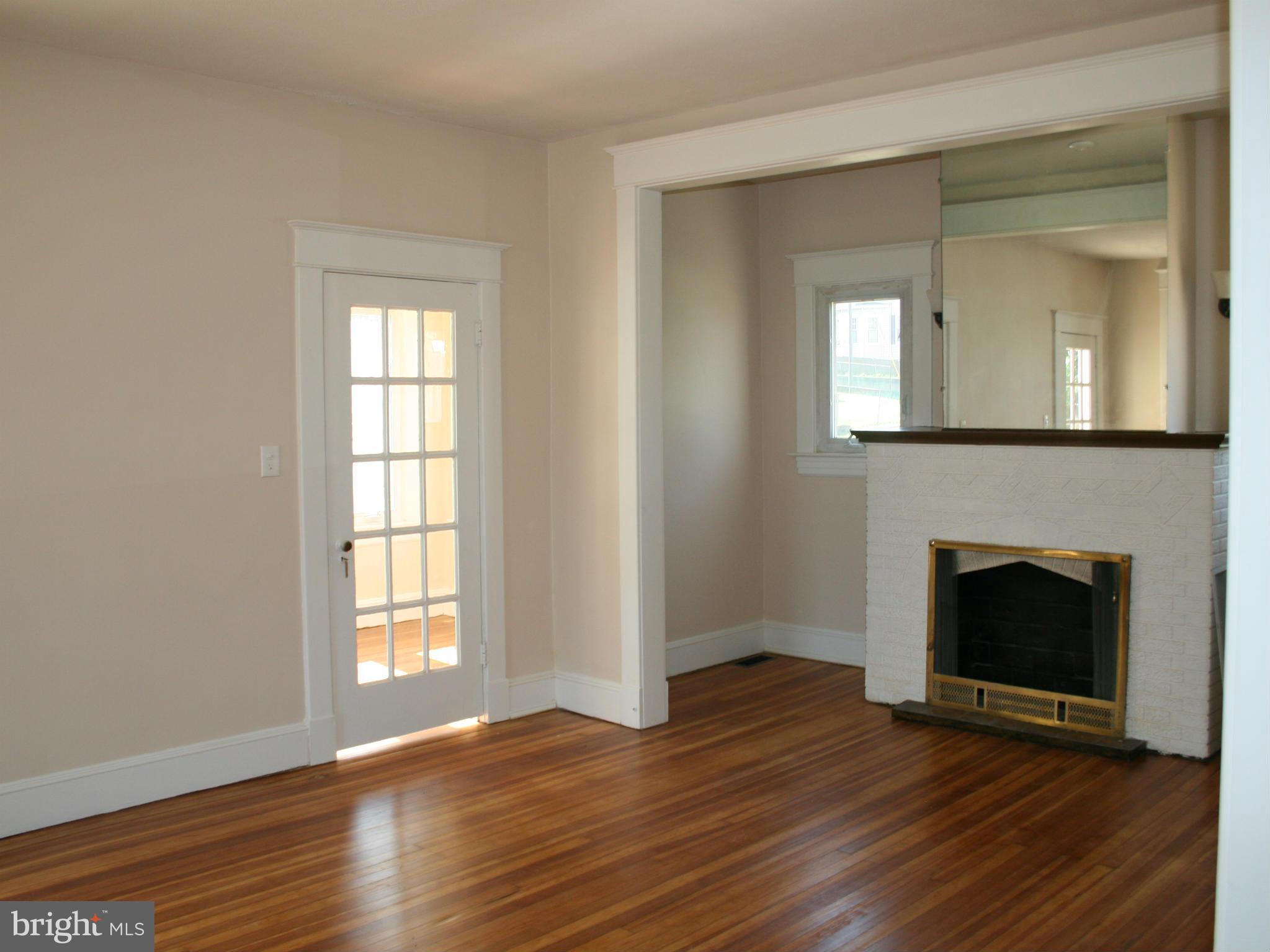 4108 Ritchie Highway Baltimore, MD 21225 - Photo 8 of 28 Living Room