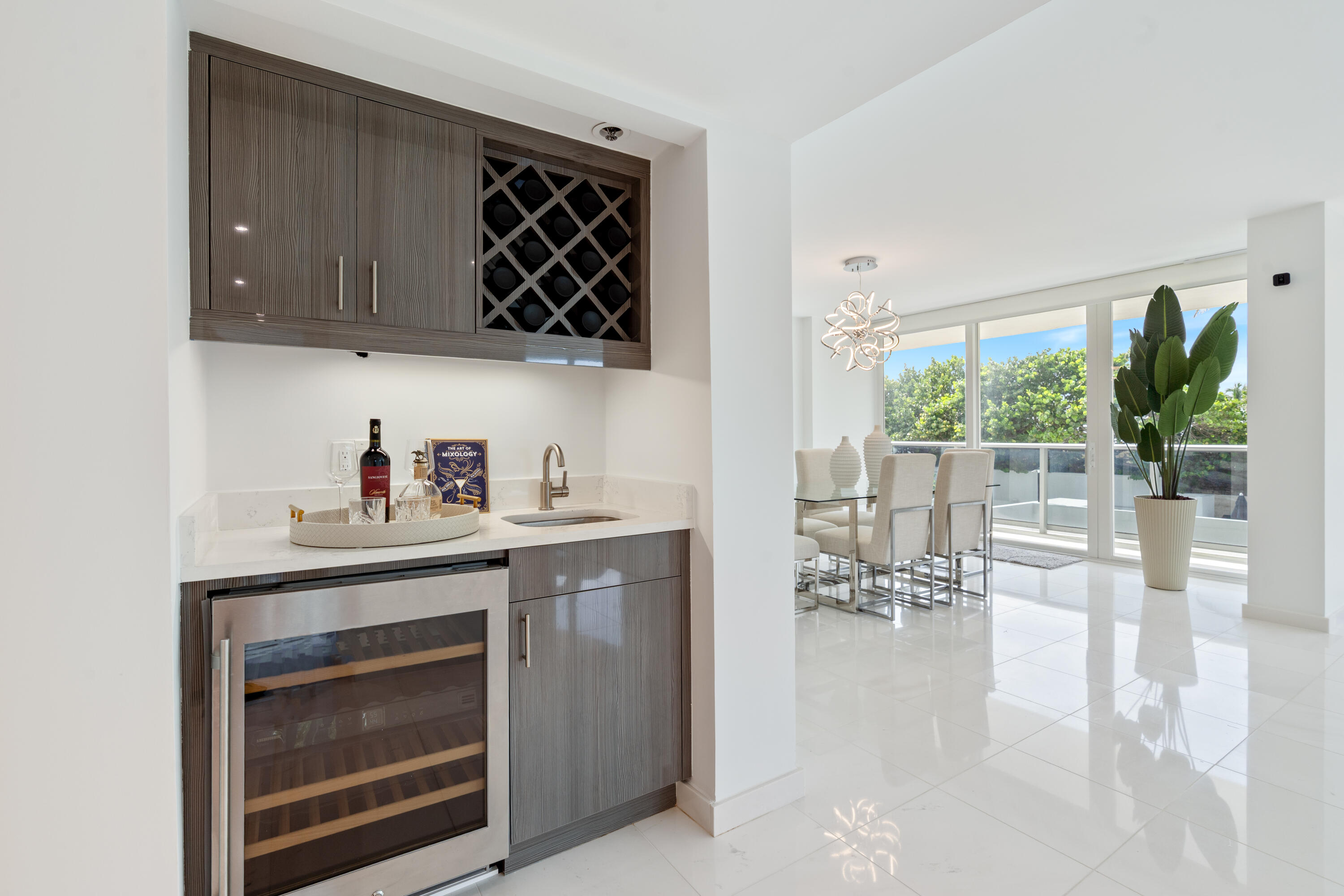 350 South Ocean Boulevard, Unit 1B Boca Raton, FL 33432 - Photo 5 of 26 Bar and Dining