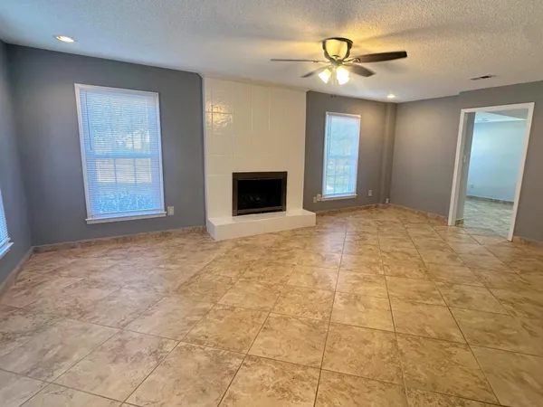 a view of empty room with a ceiling fan