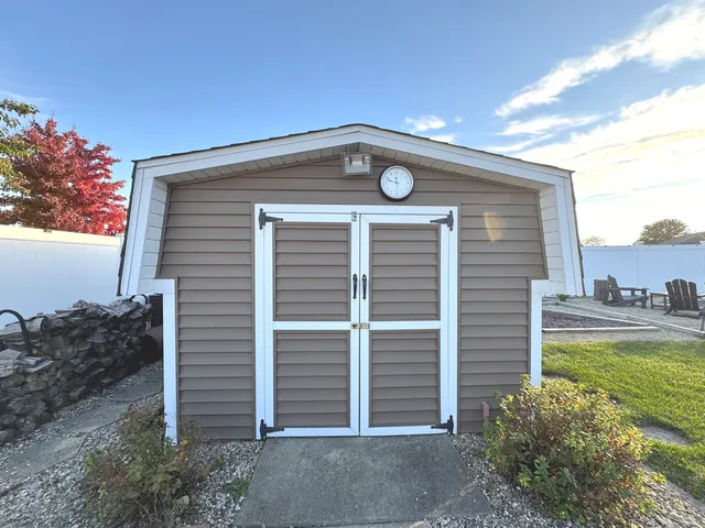 a view of a house with a backyard