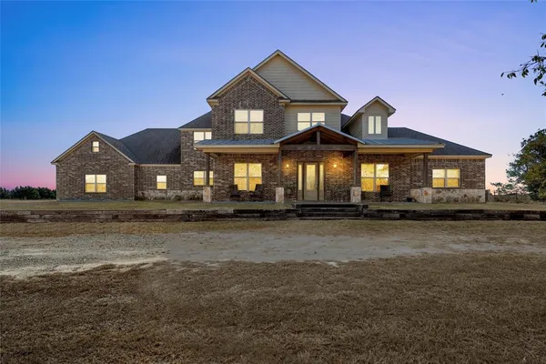 $945,000 | 2370 Garrett Lane, China Spring, TX 76633