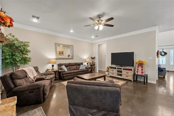 $945,000 | 2370 Garrett Lane, China Spring, TX 76633