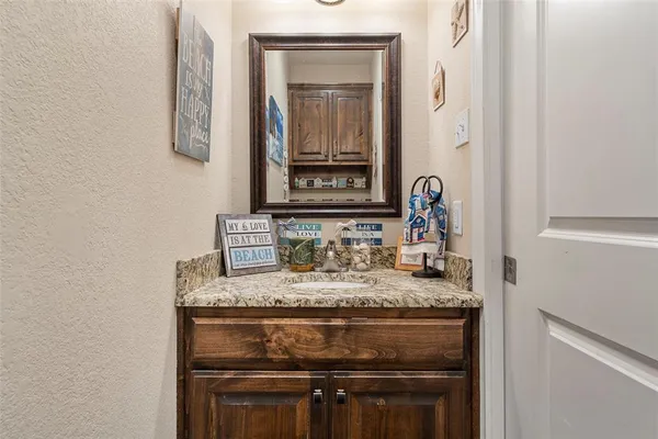 $945,000 | 2370 Garrett Lane, China Spring, TX 76633
