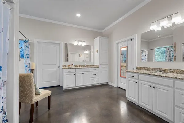 $945,000 | 2370 Garrett Lane, China Spring, TX 76633