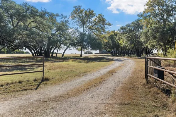 $945,000 | 2370 Garrett Lane, China Spring, TX 76633