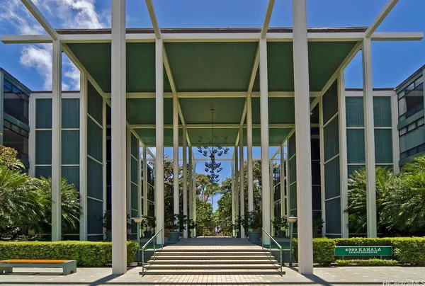 a view of entryway with a door