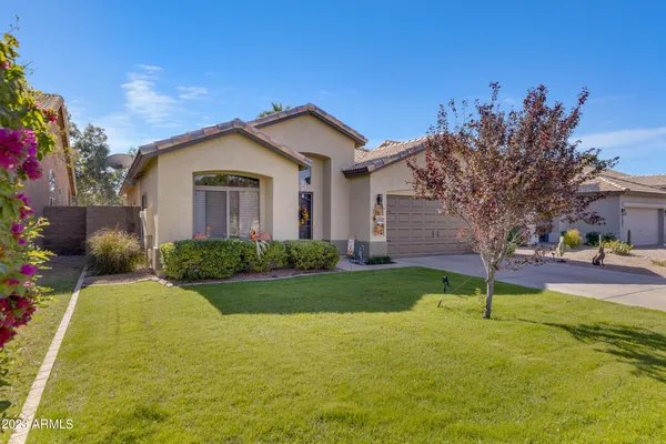$575,000 | 1511 East Black Diamond Drive, Gilbert, AZ 85296
