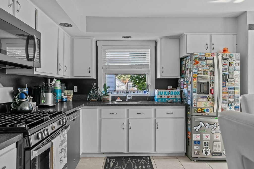 21 Slocum Street Newport, RI 02840 - Photo 15 of 50