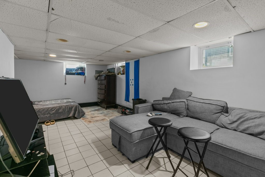 21 Slocum Street Newport, RI 02840 - Photo 39 of 50