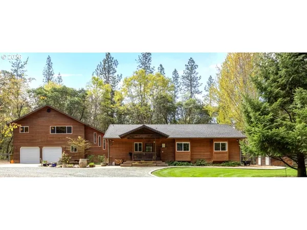$995,000 | 737 Pinecrest Drive, Grants Pass, OR 97526