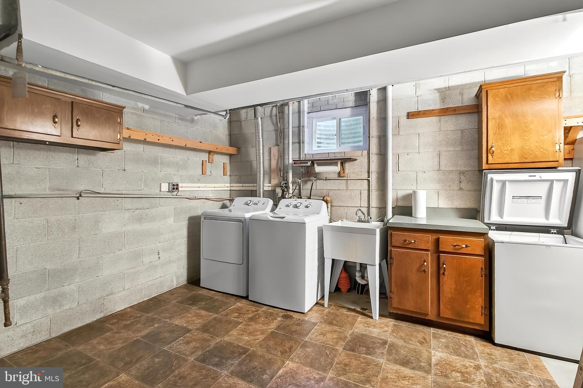 7781 Tiverton Drive Springfield, VA 22152 - Photo 31 of 53 Large laundry/storage/utility room has vinyl floor