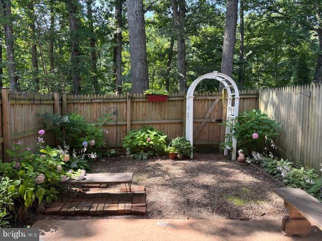 7781 Tiverton Drive Springfield, VA 22152 - Photo 38 of 53 Archway adds charm