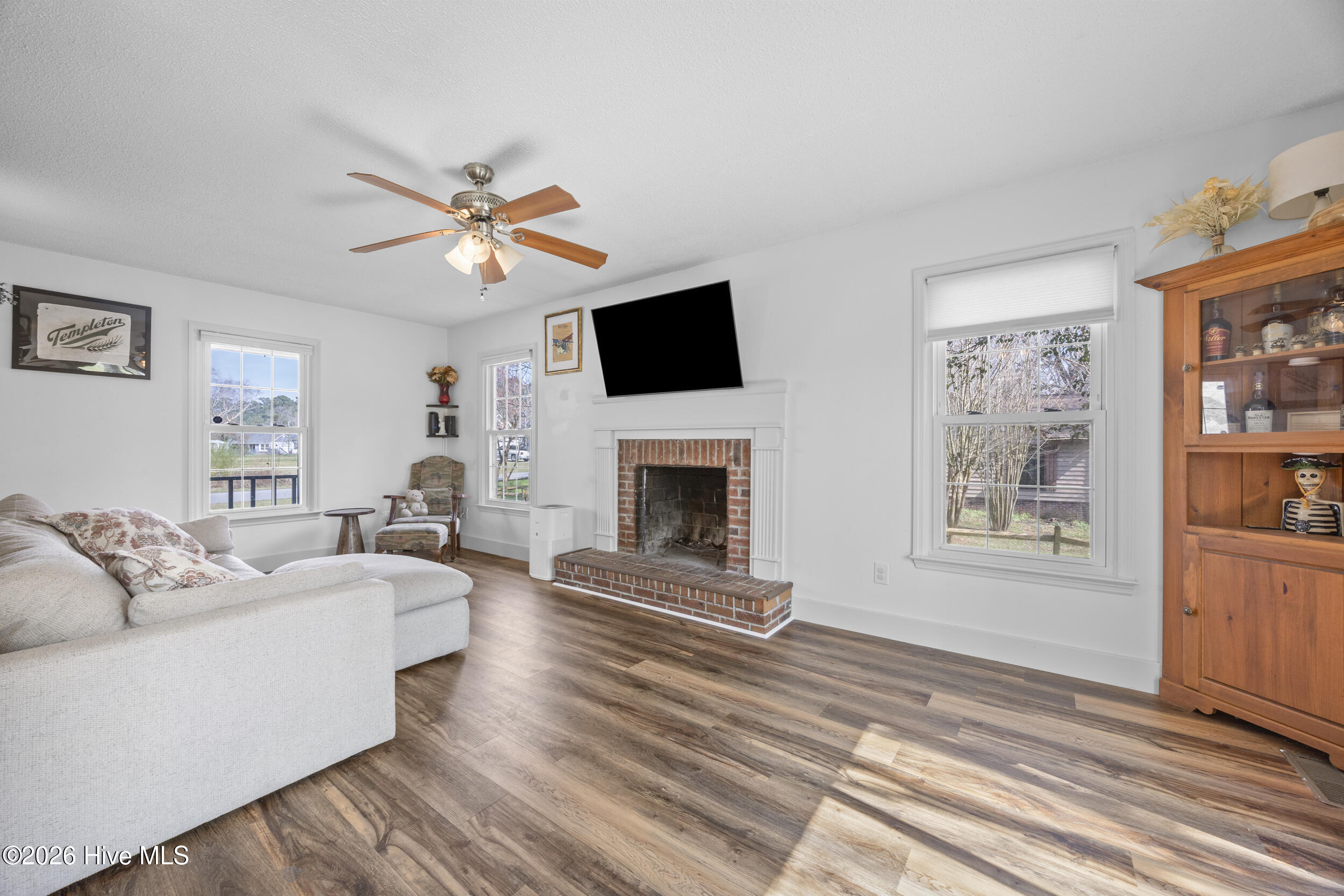 808 Gadwell Loop Jacksonville, NC 28540 - Photo 21 of 55 25_living room