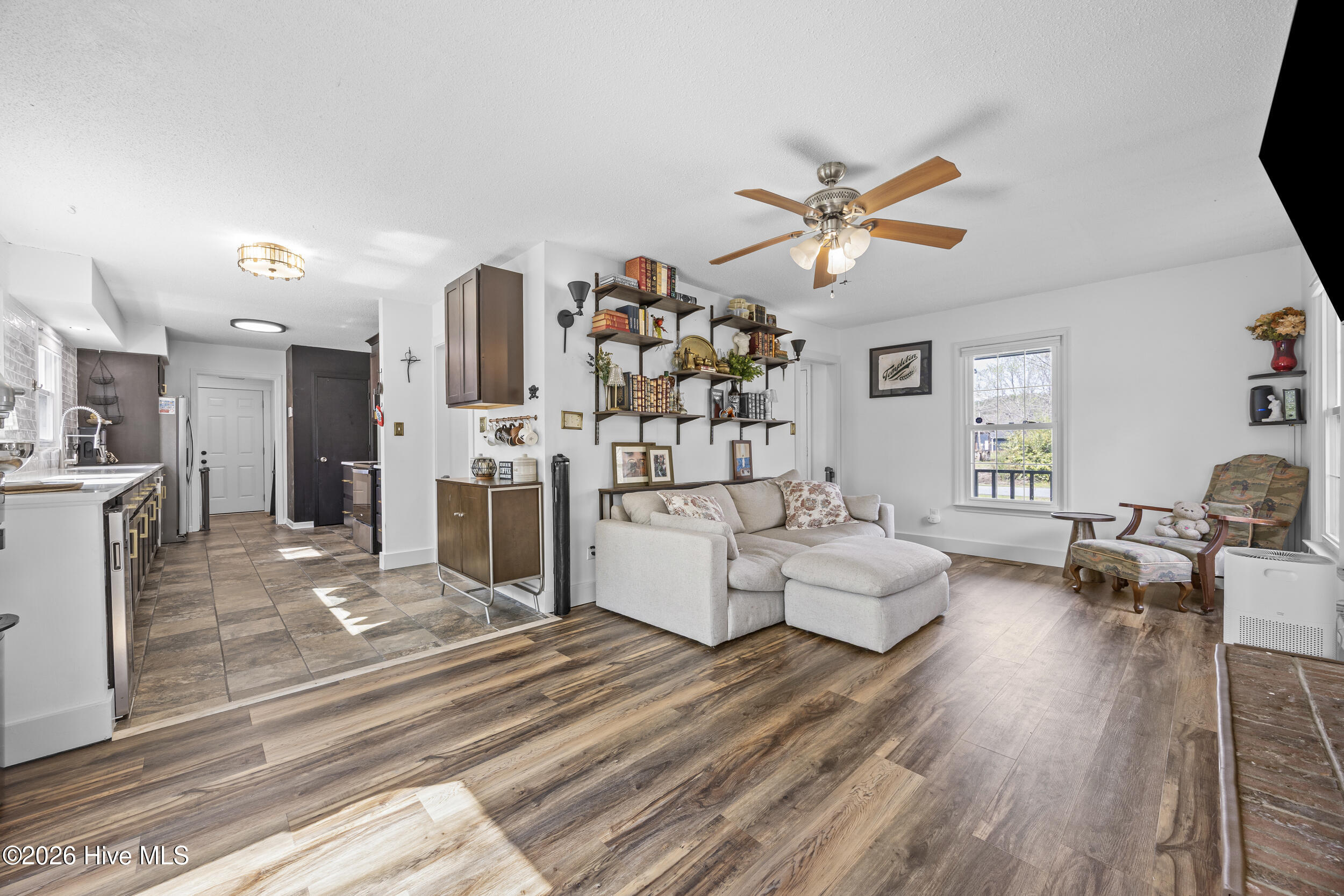 808 Gadwell Loop Jacksonville, NC 28540 - Photo 22 of 55 26_living room