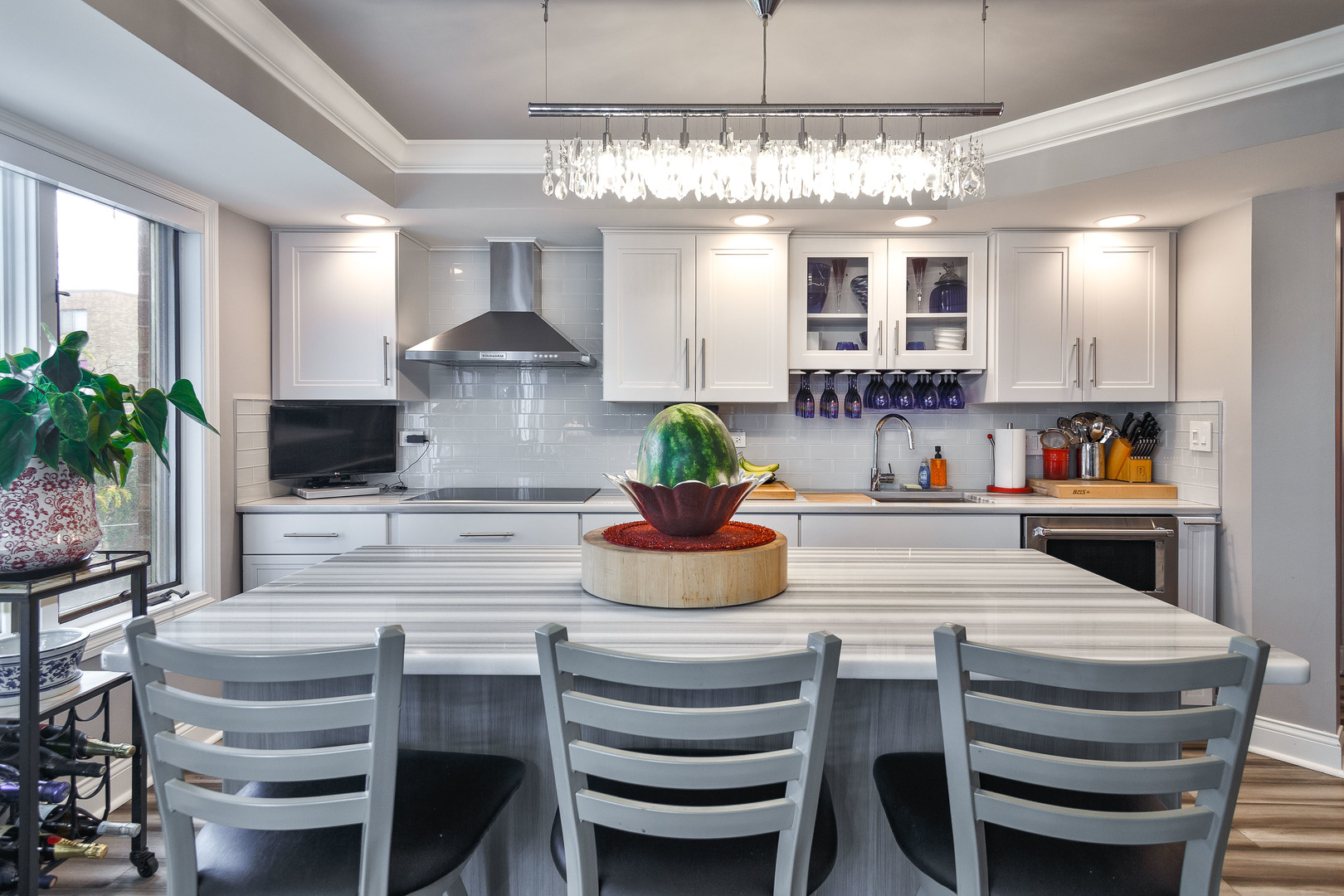 1389 Perry Street, Unit 303 Des Plaines, IL 60016 - Photo 9 of 25 a kitchen with a table and chairs in it