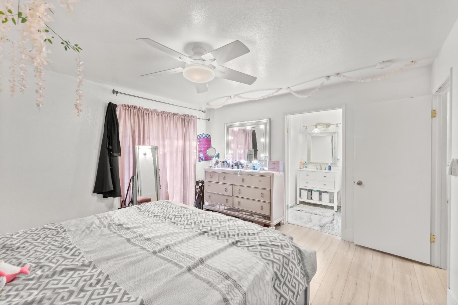 8850 Bader Road Elk Grove, CA 95624 - Photo 25 of 43 a bedroom with a bed and a dresser