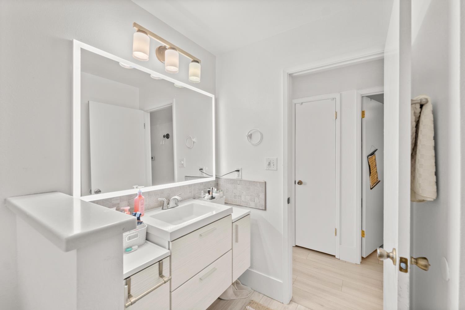 8850 Bader Road Elk Grove, CA 95624 - Photo 33 of 43 a bathroom with a sink vanity and a mirror