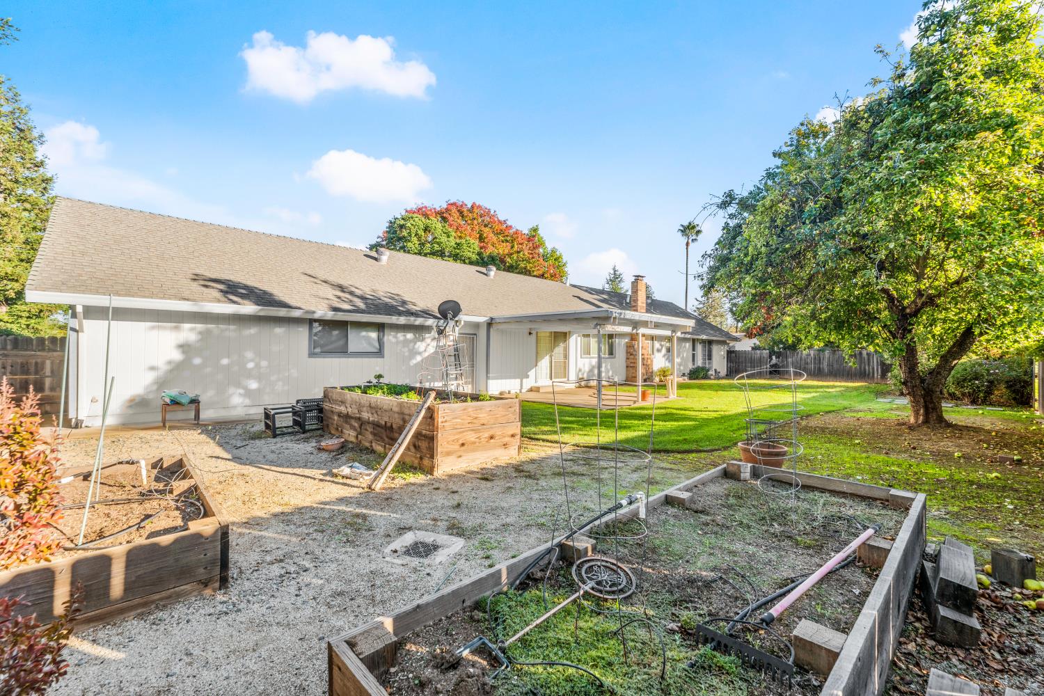 8850 Bader Road Elk Grove, CA 95624 - Photo 36 of 43 a view of a house with backyard and sitting area