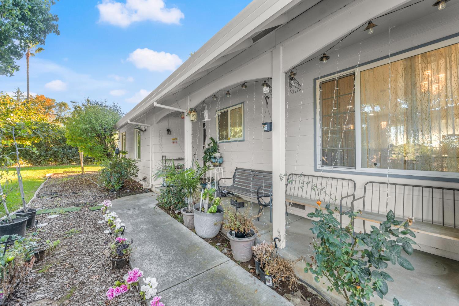 8850 Bader Road Elk Grove, CA 95624 - Photo 7 of 43 a view of a garden with patio