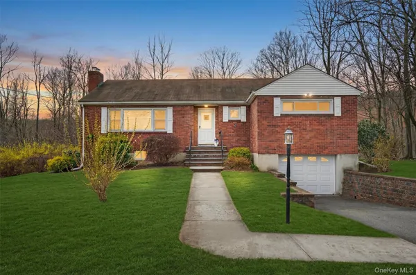 $385,000 | 15 Hy Vue Drive, Newburgh, NY 12550