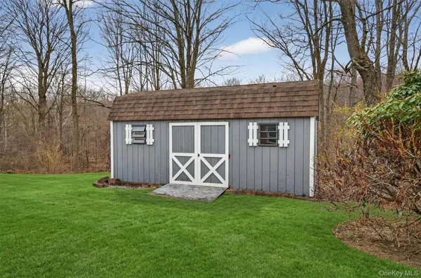 $385,000 | 15 Hy Vue Drive, Newburgh, NY 12550