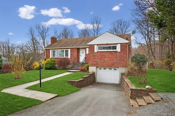 $385,000 | 15 Hy Vue Drive, Newburgh, NY 12550