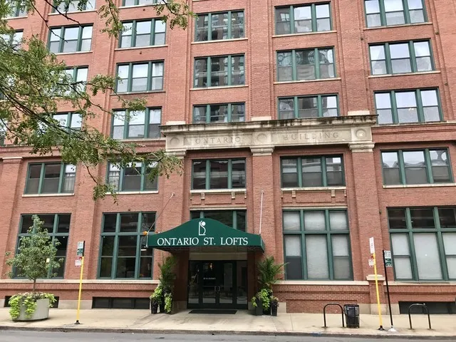 $389,900 | 411 West Ontario Street, Unit 323, Chicago, IL 60654